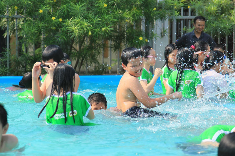 [Ảnh] Hơn 2.000 học sinh Hà Nội thỏa sức vui đùa với môn bơi - Ảnh 4