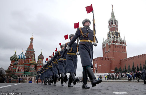 Ảnh: Nga tái hiện hoành tráng lễ duyệt binh huyền thoại năm 1941 trên Quảng trường Đỏ - Ảnh 4