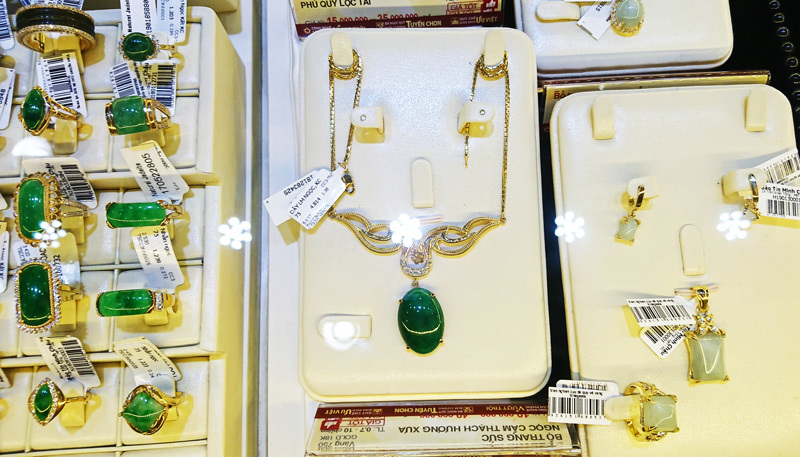 Giá vàng đột ngột giảm, trang sức và linh vật Kim Hợi đắt hàng trong ngày Vía Thần tài - Ảnh 11