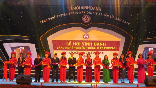 Phú Xuyên khai mạc lễ hội vinh danh làng nghề 2019 - Ảnh 1