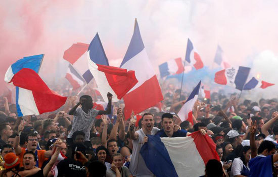 Fans Croatia và Pháp vỡ òa cảm xúc sau trận chung kết World Cup - Ảnh 11