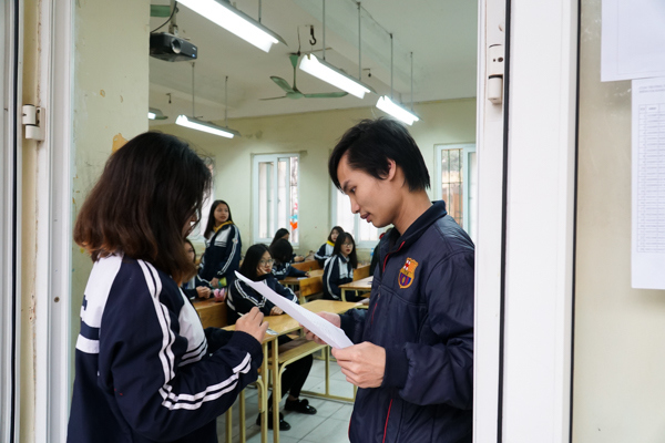 Sáng nay, học sinh lớp 12 tại Hà Nội thi thử môn Ngữ văn - Ảnh 3