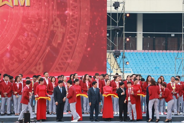 SVĐ Mỹ Đình "nổ tung" trong lễ vinh danh Đoàn thể thao Việt Nam dự Asiad 18 - Ảnh 2