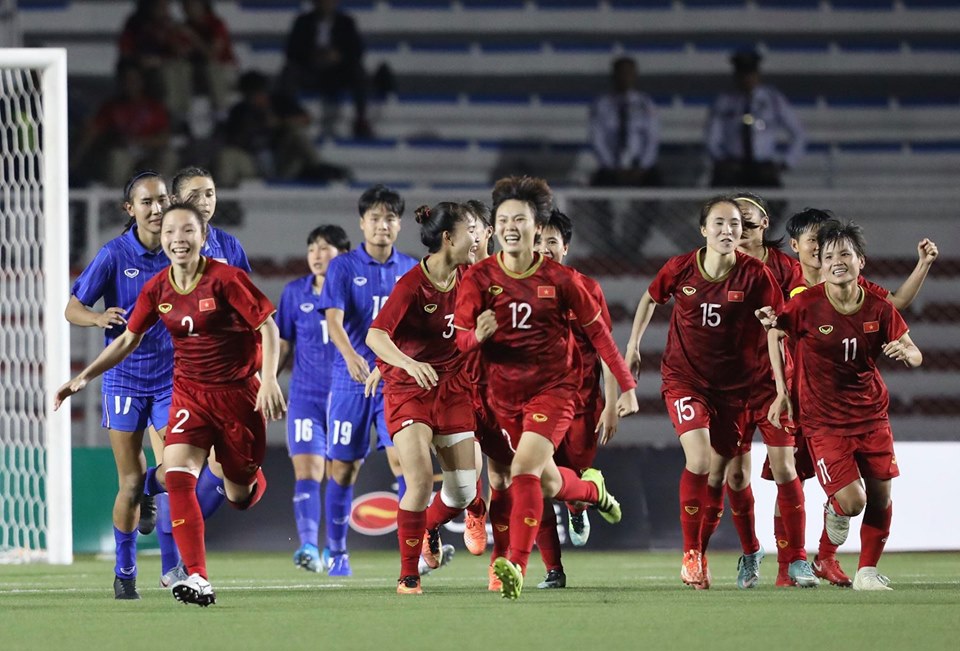 Đội tuyển Bóng đá nữ Việt Nam nhận 1 tỷ đồng từ Ủy ban Olympic - Ảnh 1