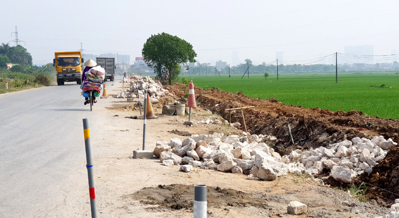 Tại huyện Thanh Oai: Thi công nâng cấp Quốc lộ 21B gây mất an toàn giao thông - Ảnh 2