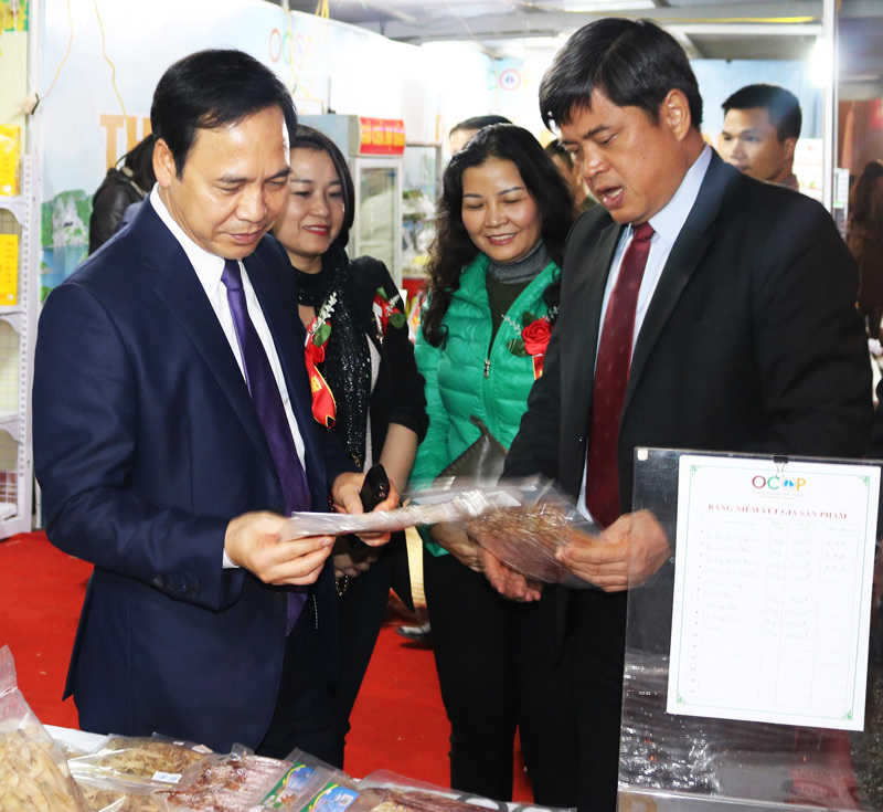 Khai mạc Hội chợ OCOP Quảng Ninh với 322 sản phẩm đặc sản tại Big C Hà Nội - Ảnh 2