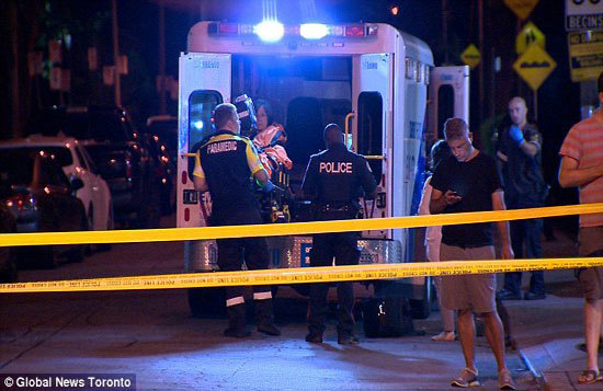 Hiện trường vụ xả súng dữ dội tại TP Toronto của Canada, 13 người thương vong - Ảnh 2