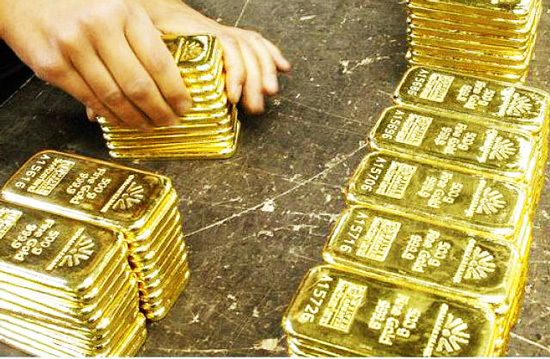 Giá vàng thế giới vọt cao lên trên 1.550 USD/oz, vàng SJC vượt qua mốc 43 triệu - Ảnh 1
