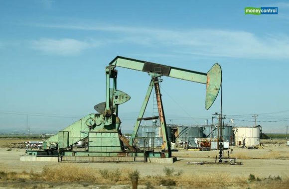 Giá dầu tiếp tục sụt nhẹ do lo ngại kinh tế toàn cầu giảm tốc - Ảnh 1