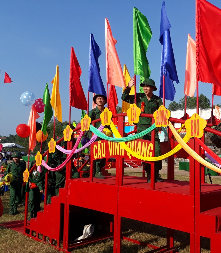 Hơn 5.000 thanh niên Quảng Nam, Quảng Ngãi phấn khởi lên đường nhập ngũ - Ảnh 3