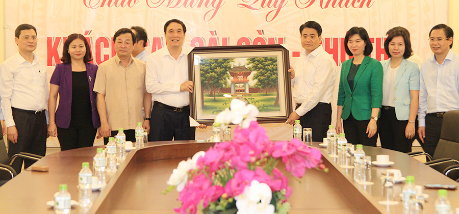 Đoàn đại biểu TP Hà Nội dâng hương tưởng niệm các Vua Hùng - Ảnh 9