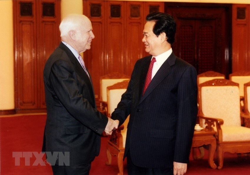 Hình ảnh Thượng nghị sĩ John McCain với các nhà lãnh đạo Việt Nam - Ảnh 2