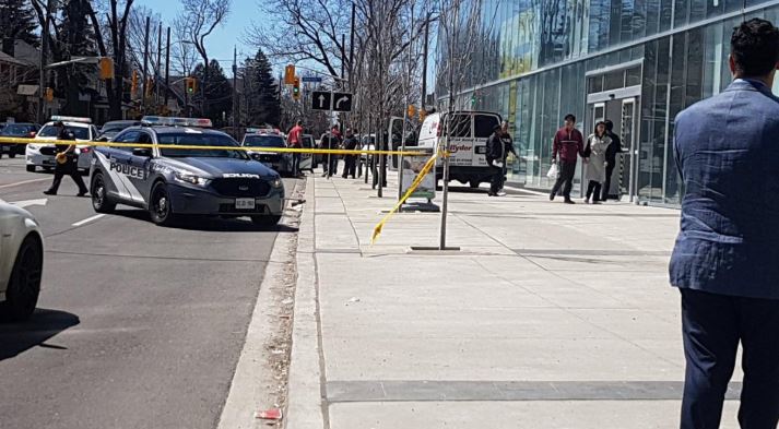 Hiện trường vụ tấn công lao xe làm 9 người thiệt mạng ở Canada - Ảnh 4