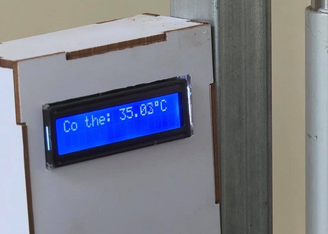 Quảng Ngãi: Thầy trò cùng sáng tạo thiết bị đo thân nhiệt và sát khuẩn tự động - Ảnh 2