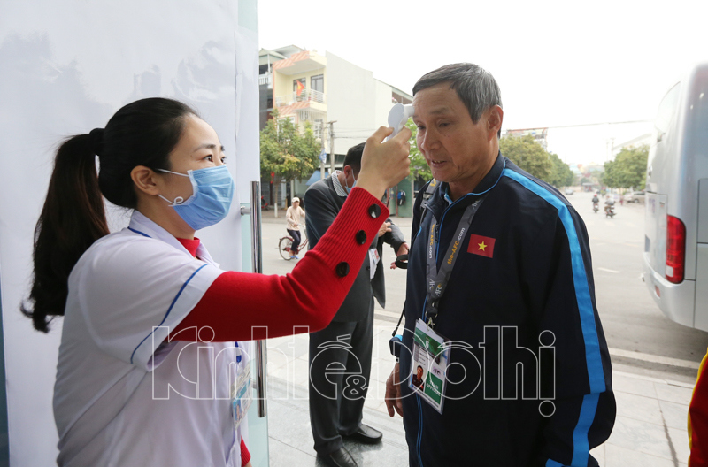 [Ảnh] Trận play-off Olympic Tokyo 2020: Siết chặt an ninh trước dịch bệnh Covid-19 - Ảnh 10