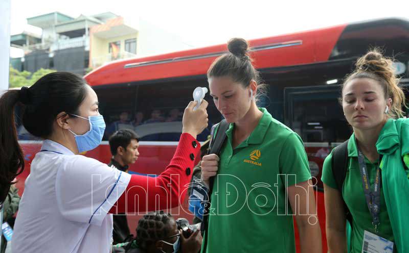 [Ảnh] Trận play-off Olympic Tokyo 2020: Siết chặt an ninh trước dịch bệnh Covid-19 - Ảnh 8