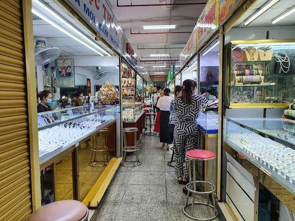 TP Hồ Chí Minh: Chợ An Đông ế ẩm, vắng khách trong mùa dịch Covid-19 - Ảnh 6