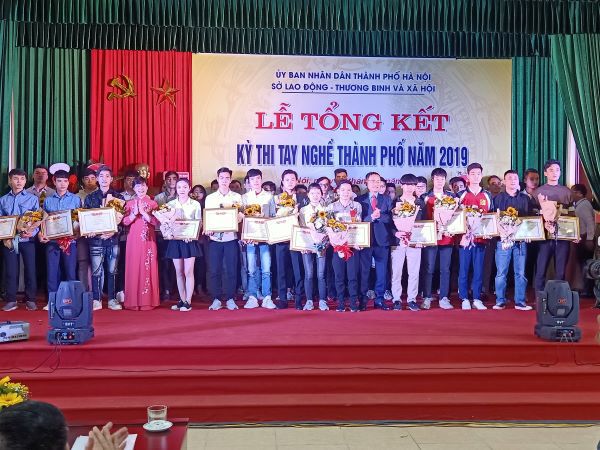 Kỳ thi tay nghề TP Hà Nội năm 2019:  296 thí sinh xuất sắc được trao giải thưởng - Ảnh 2