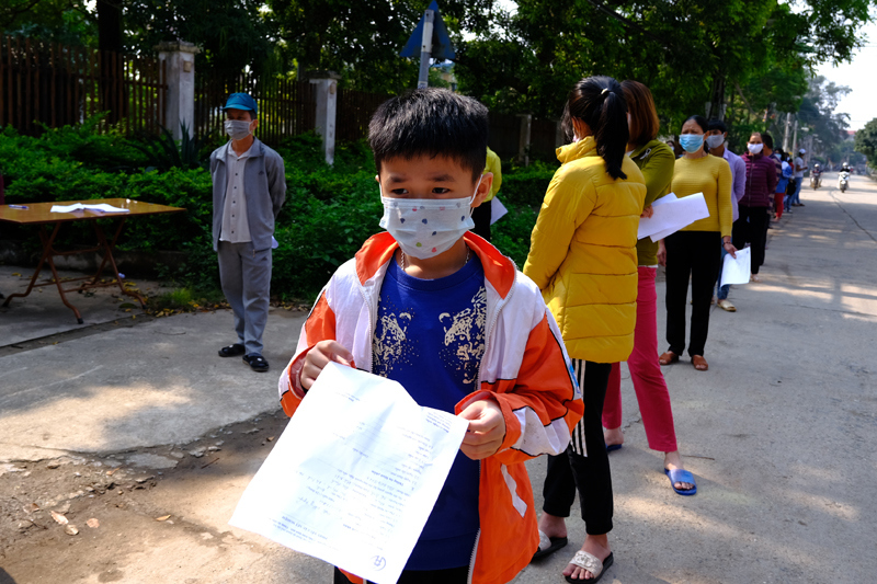 Hà Nội: Hơn 2.000 người dân thôn Liễu Trì được lấy mẫu xét nghiệm Covid-19 - Ảnh 3