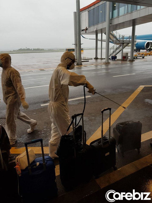 Câu chuyện lay động lòng người Việt trên chuyến bay cuối cùng rời khỏi châu Âu - Ảnh 4