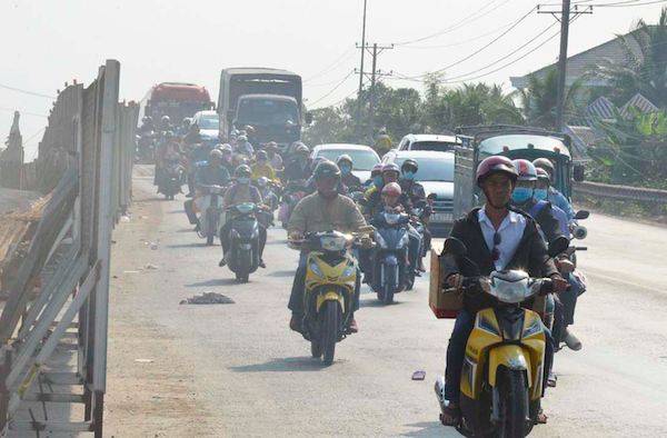 TP Hồ Chí Minh: Người dân trở lại sau kỳ nghỉ Tết, kẹt xe nghiêm trọng trên nhiều tuyến đường - Ảnh 8