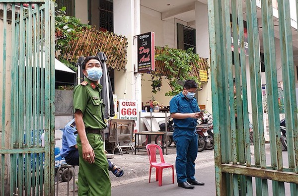 TP Hồ Chí Minh: Không phát hiện lây nhiễm chéo, chung cư Hòa Bình được gỡ bỏ lệnh hạn chế ra vào - Ảnh 1