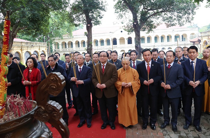 Lãnh đạo Đảng, Nhà nước, TP Hà Nội dâng hương, trồng cây đầu xuân tại Khu di tích Hoàng Thành Thăng Long - Ảnh 2