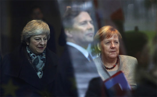 Trước giờ bỏ phiếu Brexit: Thủ tướng Merkel "buông tay" bà May - Ảnh 1