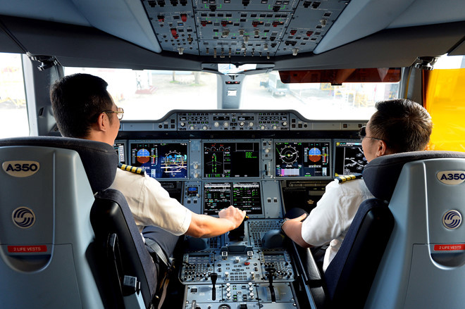 Vụ phi công Vietnam Airlines đồng loạt xin nghỉ việc: Bài học cho cả đôi bên - Ảnh 1