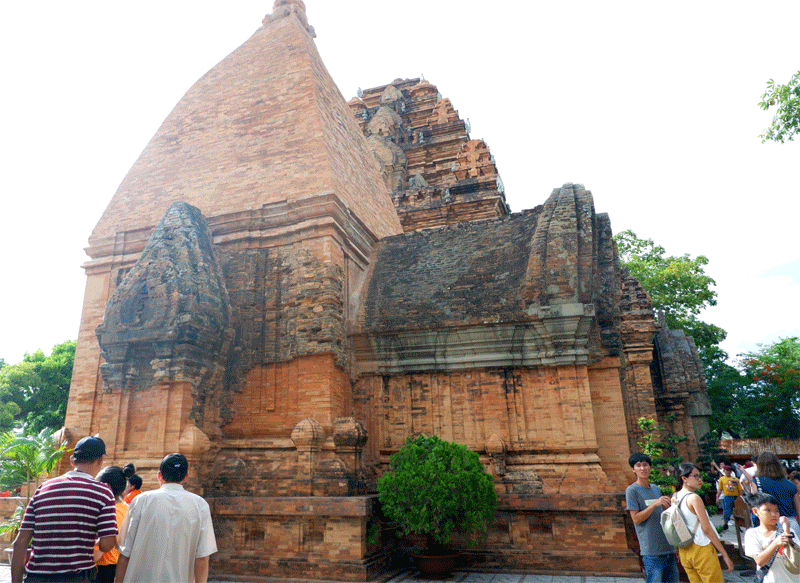 Ngắm nét cổ kính với kiến trúc độc đáo của Tháp Bà Ponagar Chămpa ở Nha Trang - Ảnh 4