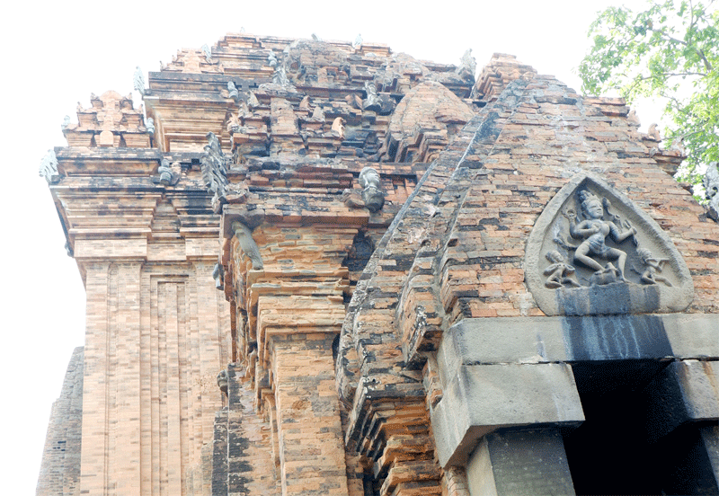 Ngắm nét cổ kính với kiến trúc độc đáo của Tháp Bà Ponagar Chămpa ở Nha Trang - Ảnh 9