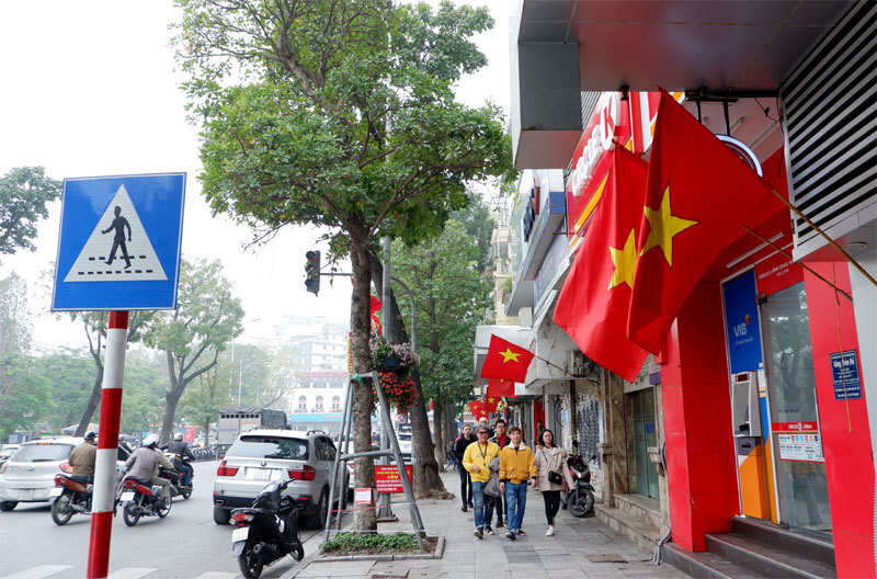 Hà Nội: Trang hoàng cờ hoa rực rỡ mừng Đảng, chào Xuân mới - Ảnh 4