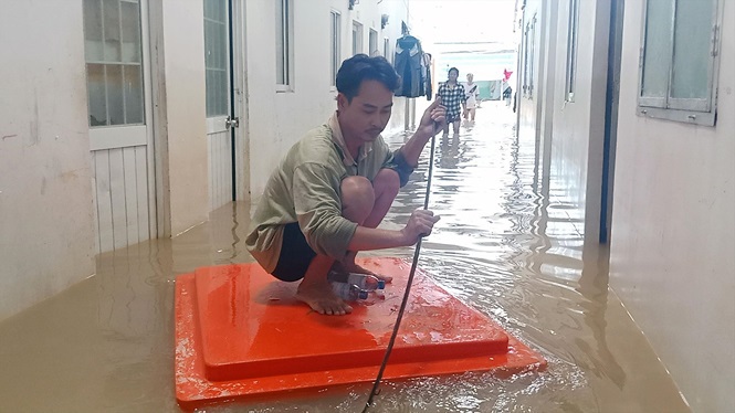 Thông tin mới thiệt hại do mưa lũ, các hộ dân đã về nhà sau khi nước rút - Ảnh 1