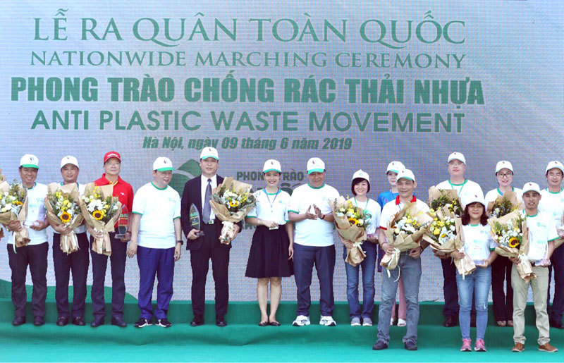 Bamboo Airways ký cam kết chống rác thải nhựa, tăng cường các chuyến bay xanh - Ảnh 2