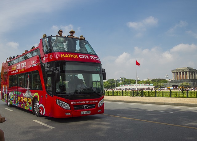 Xe buýt 2 tầng - City tour: Linh hoạt giá cước sẽ hút khách - Ảnh 1