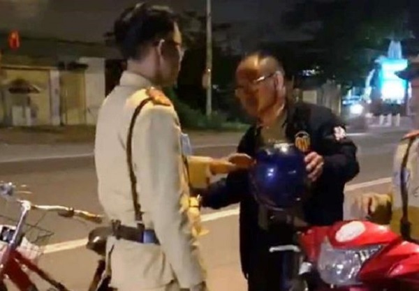 Hà Tĩnh: Người đàn ông ngoại quốc tham gia giao thông bằng xe đạp bị phạt vì nồng độ cồn - Ảnh 1