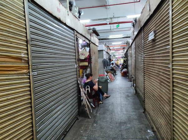 TP Hồ Chí Minh: Chợ An Đông ế ẩm, vắng khách trong mùa dịch Covid-19 - Ảnh 4