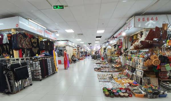TP Hồ Chí Minh: Chợ An Đông ế ẩm, vắng khách trong mùa dịch Covid-19 - Ảnh 10