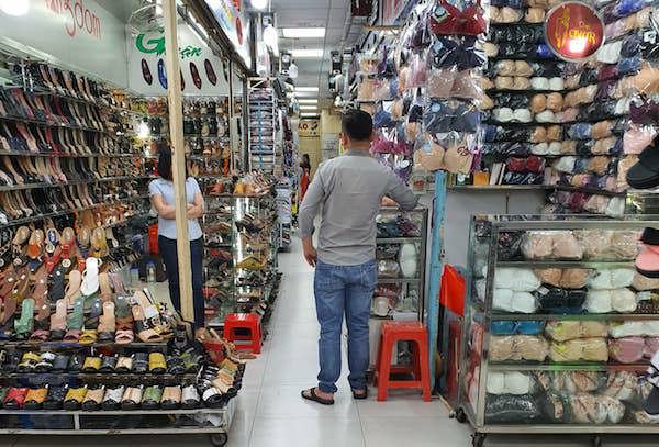 TP Hồ Chí Minh: Chợ An Đông ế ẩm, vắng khách trong mùa dịch Covid-19 - Ảnh 5