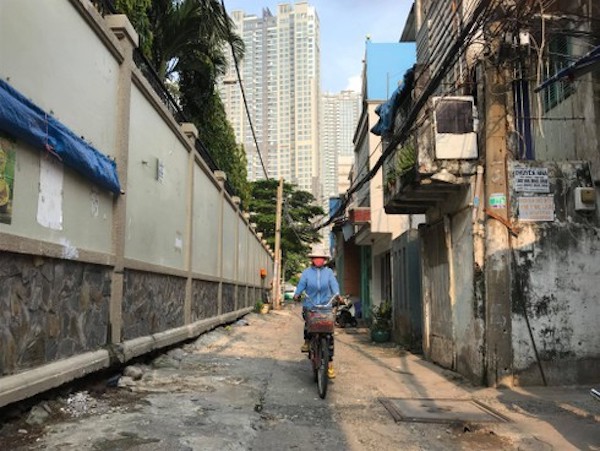 TP Hồ Chí Minh: Nâng cao đường Nguyễn Hữu Cảnh, nhà dân nguy cơ thành hầm chứa nước - Ảnh 2