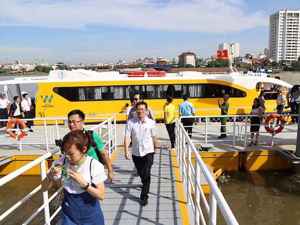 TP Hồ Chí Minh: Kiến nghị xe buýt không chở quá 20 khách để phòng dịch Covid-19 - Ảnh 2