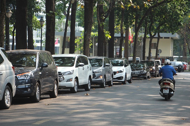 TP Hồ Chí Minh: Tăng phí cấp mới biển số ô tô, xe máy từ ngày 17/10 - Ảnh 1