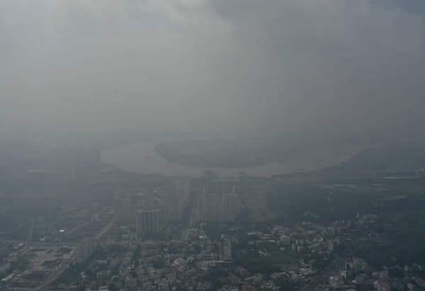 TP Hồ Chí Minh: Sương mù dày đặc bất ngờ xuất hiện trở lại - Ảnh 1