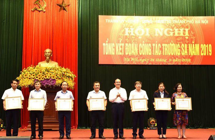 Tân Á Đại Thành nhận bằng khen của UBND TP Hà Nội vì những đóng góp cho Trường Sa - Ảnh 1