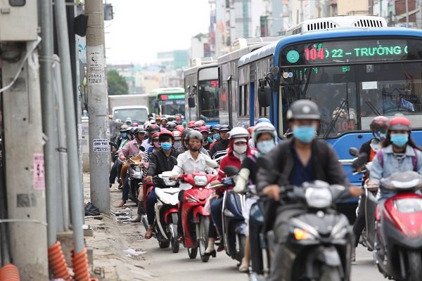 TP Hồ Chí Minh: Kiểm soát khí thải xe máy, liệu có khả quan? - Ảnh 1