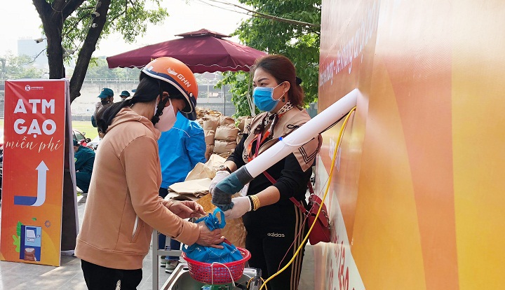 Cây ATM gạo đầu tiên tại Hà Nội dừng hoạt động, tìm phương án khắc phục sự cố - Ảnh 1