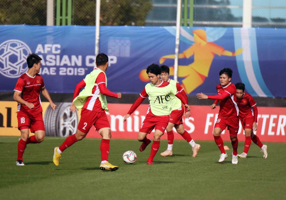 Tuyển Việt Nam di chuyển lên Dubai chuẩn bị trận đấu với Jordan - Ảnh 1