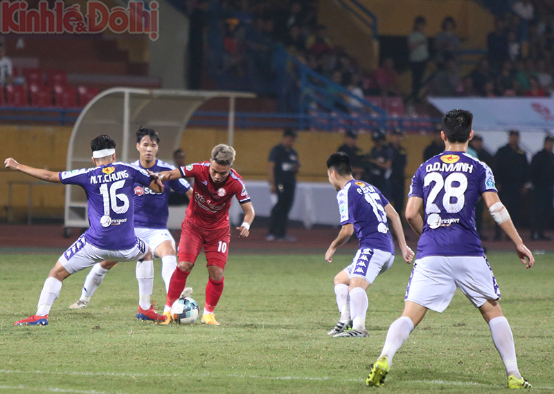 [Ảnh] Cận cảnh tình huống gây tranh cãi ở trận đấu giữa Hà Nội FC và TP Hồ Chí Minh - Ảnh 12