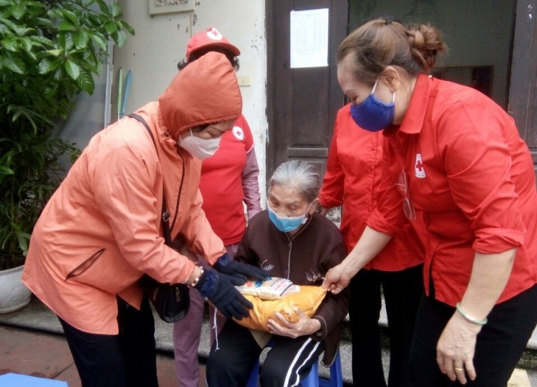 Quận Hoàng Mai đã rà soát được hơn 2.000 người liên quan đến Bệnh viện Bạch Mai - Ảnh 1