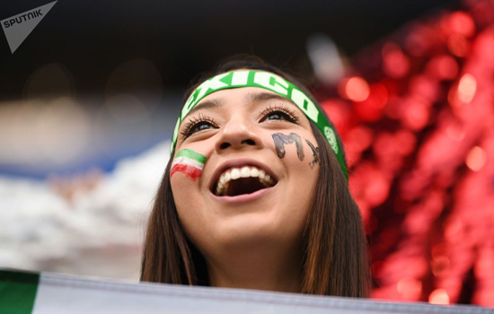 Ngắm "màu cờ, sắc áo" được vẽ trên mặt những nữ CĐV xinh đẹp tại World Cup 2018 - Ảnh 12